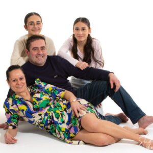 photo de famille, portrait de famille, portrait de famille sur fond blanc, shooting en famille